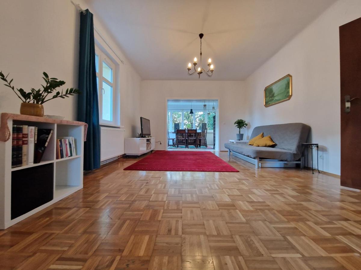 Geraeumige Und Zentrale Ferienwohnung Stahnsdorf Bagian luar foto